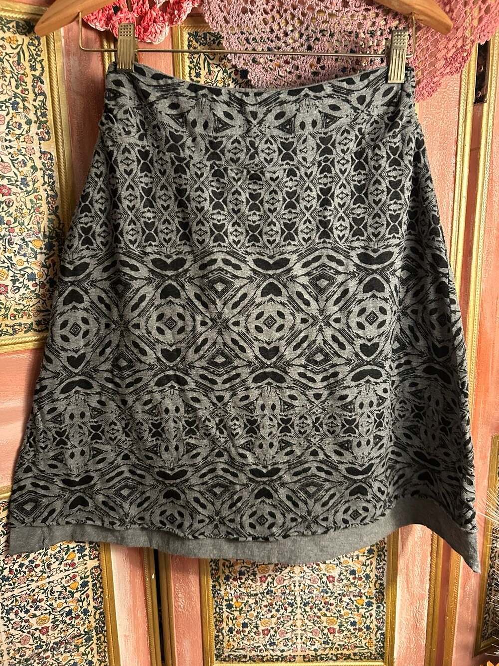 Akini Skirt Size XS Grey Black Geometric Pattern Jersey Knit